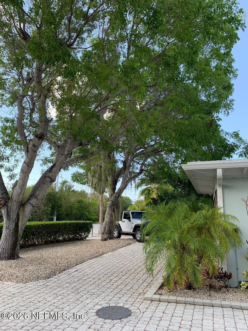 Photo of 1136 W SHORE Drive