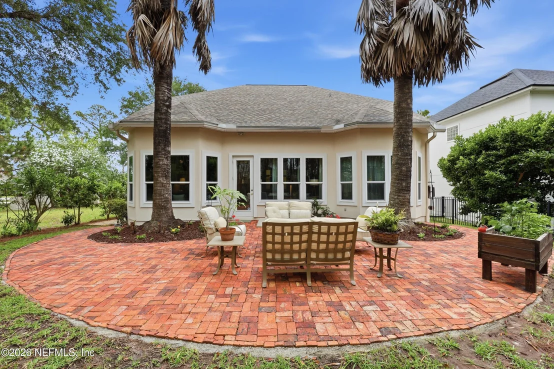 Photo of 521 SUNSET Drive