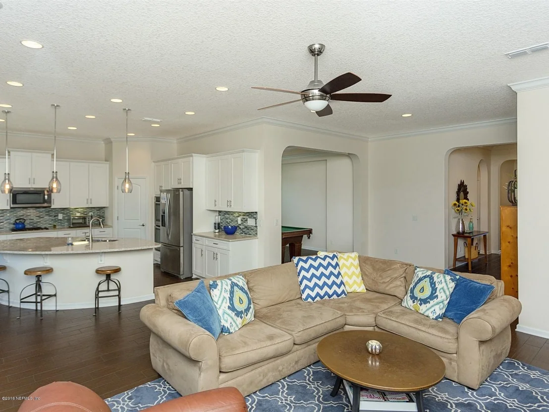Photo of 324 CAMERON Drive