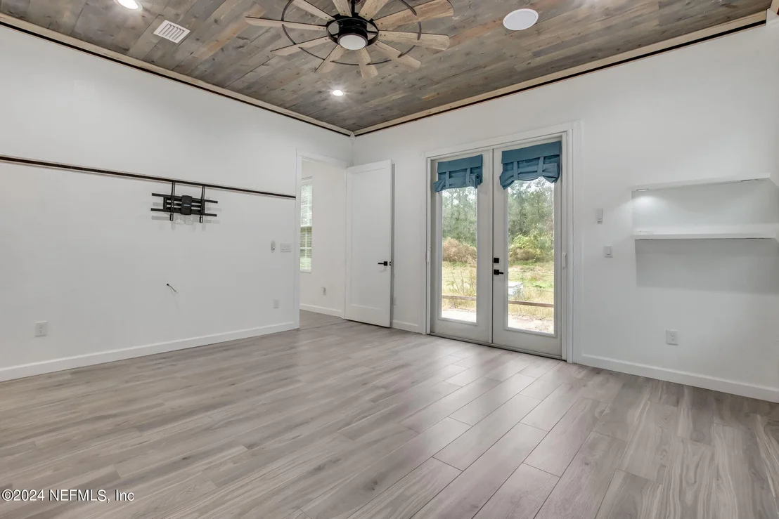 Photo of 574 W RIVER Road