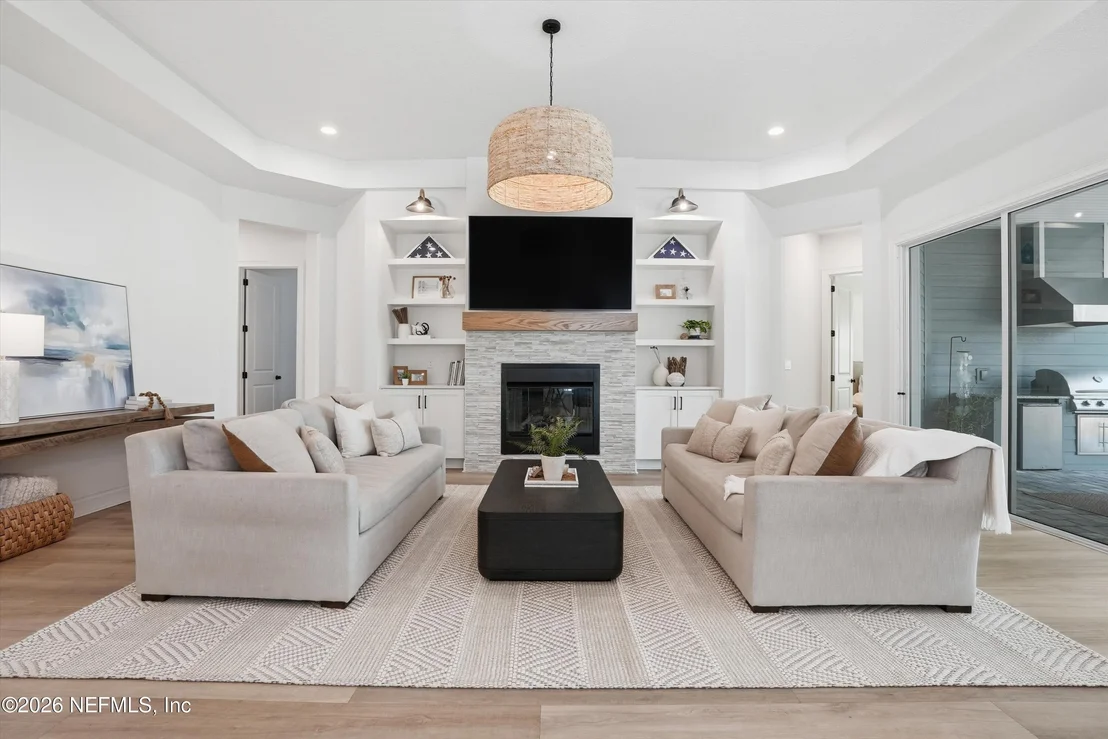 Photo of 658 PALM CREST Drive