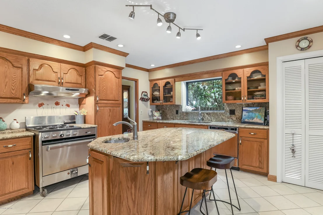 Photo of 8232 RIVER Road