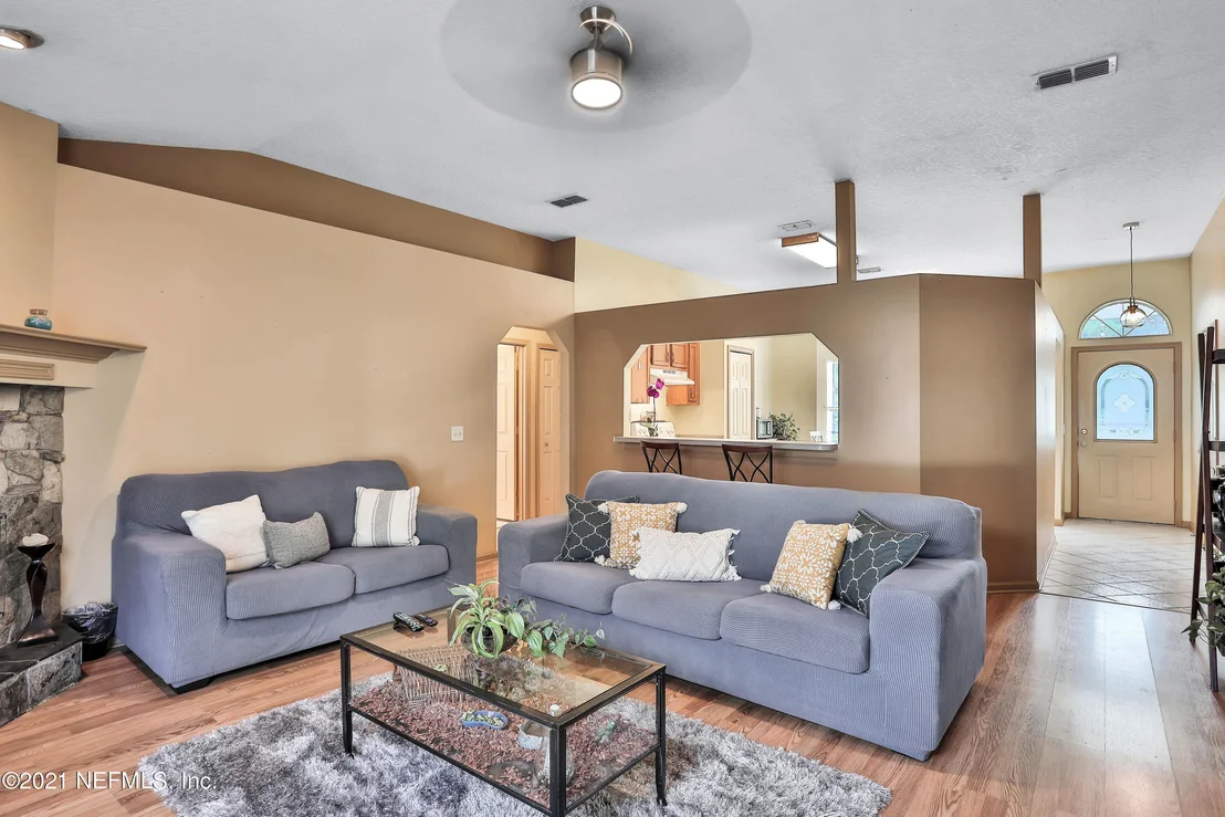 Photo of 3133 VERONICA Avenue