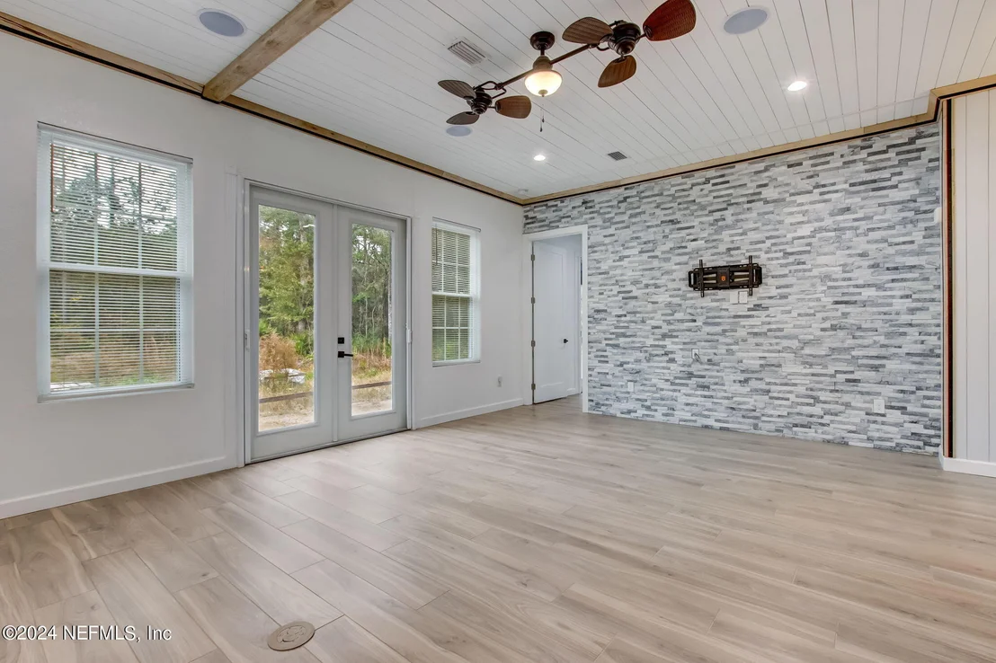 Photo of 574 W RIVER Road