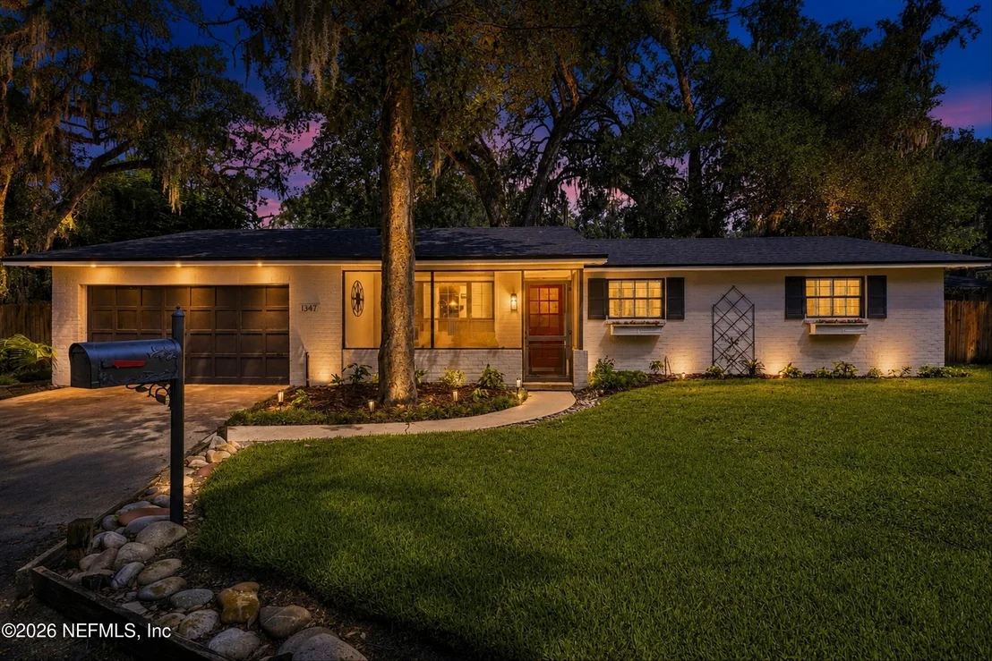 Photo of 1347 REDBUD Lane