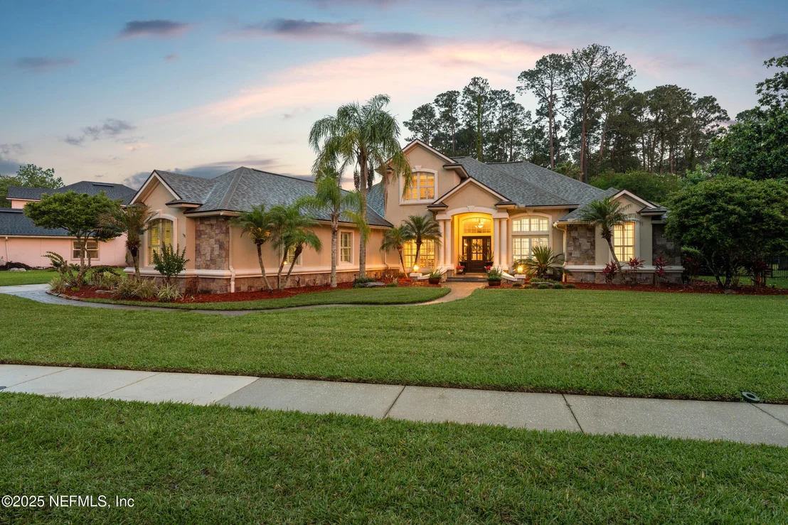 Photo of 389 SUMMERSET Drive