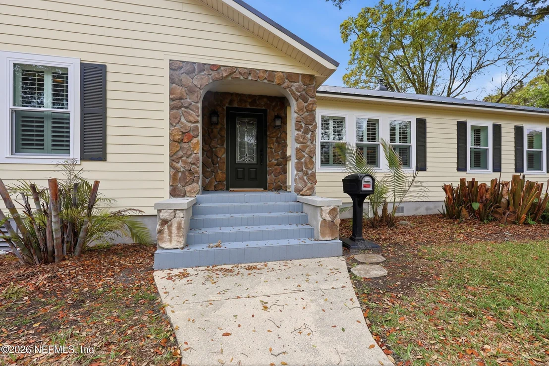 Photo of 17 SYLVAN Drive