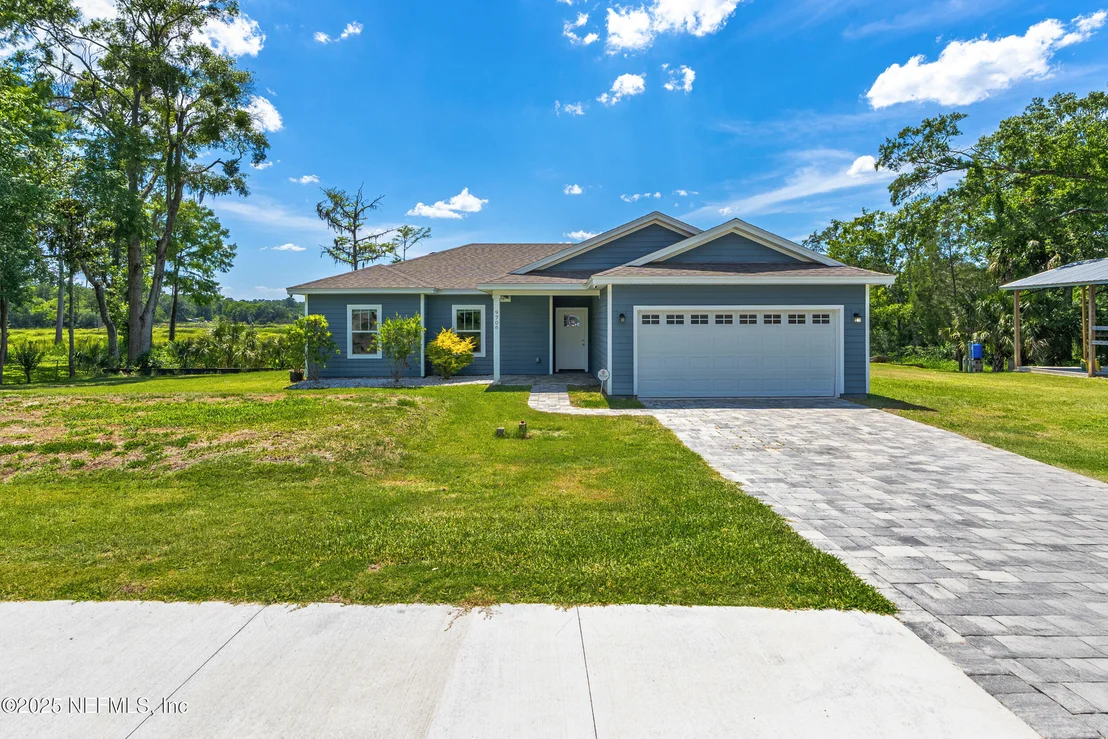 Photo of 9706 SIBBALD Road
