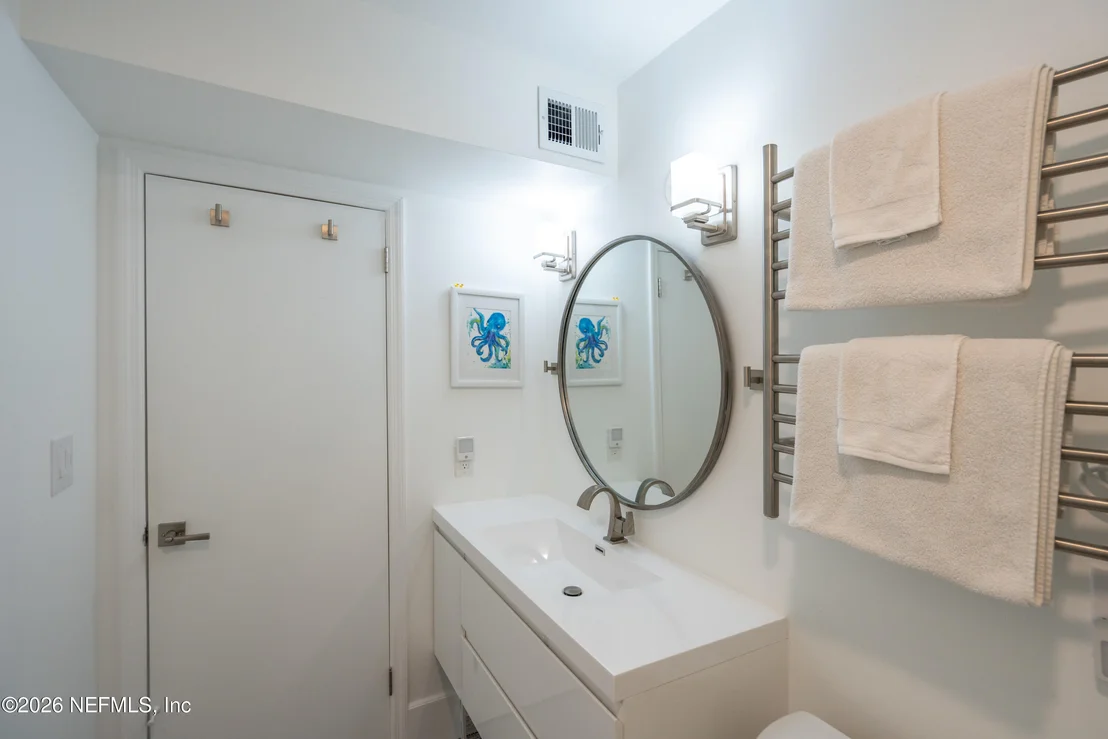 Photo of Unit 3B at 83 COMARES Avenue