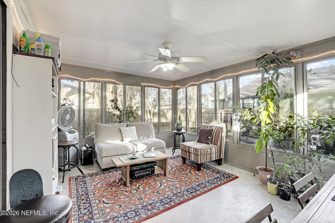 Photo of 531 LORING Avenue