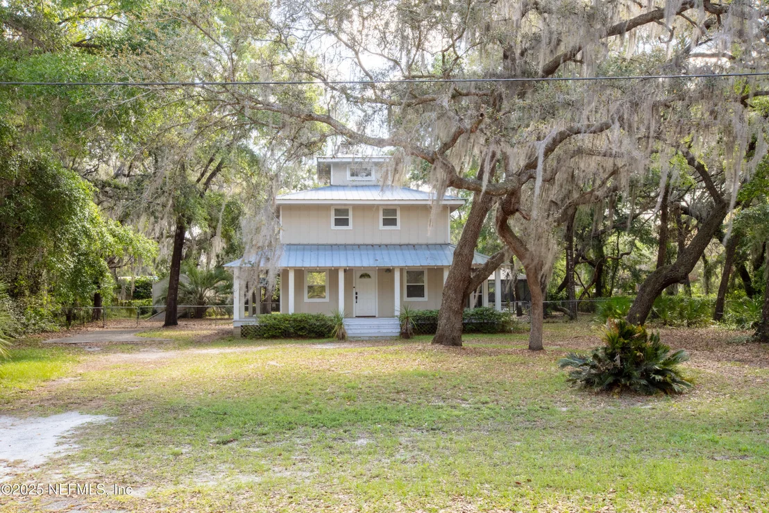 Photo of 303 SE 3RD Avenue