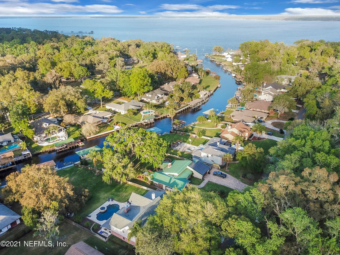 Photo of 405 OAK Drive S