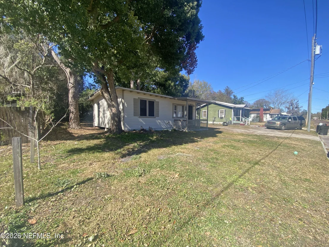 Photo of 401 N CHERRY Street