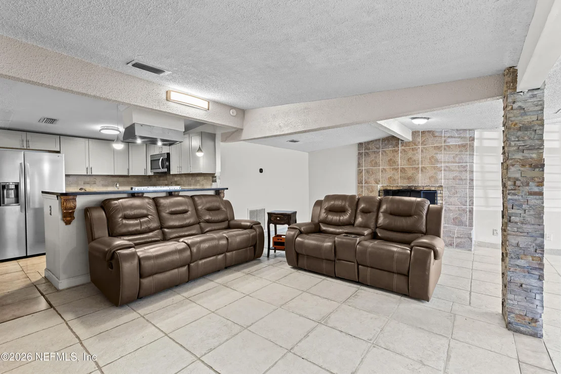 Photo of 9716 DEVONSHIRE Boulevard