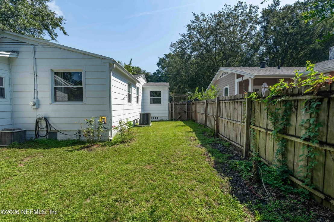 Photo of 1532 CHARON Road