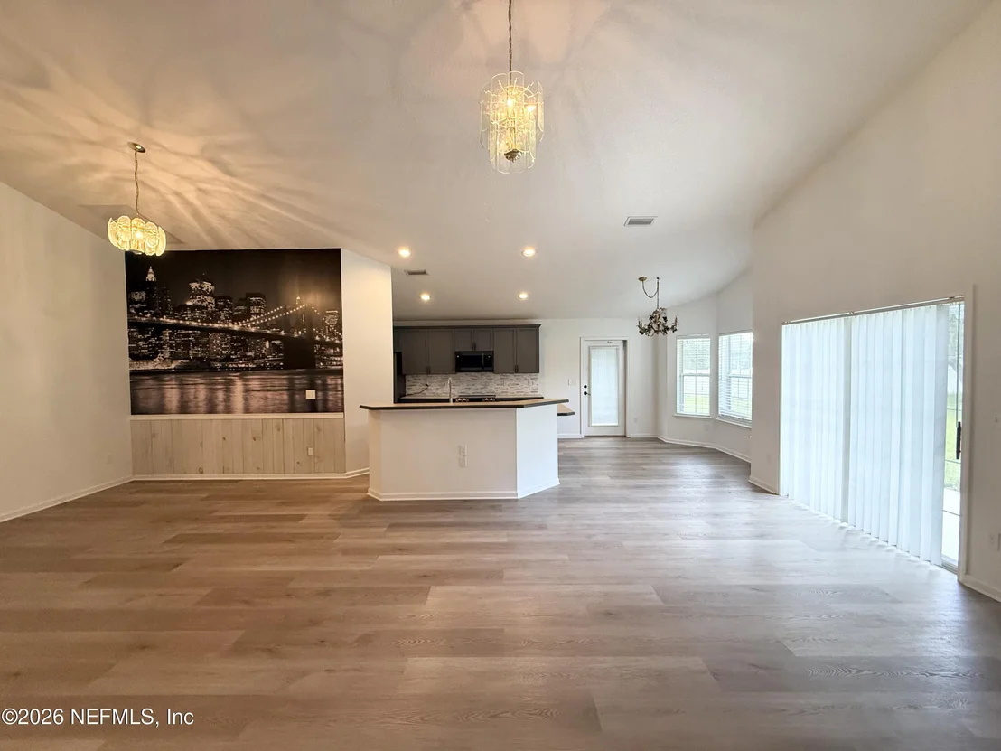 Photo of 200 NOTTINGHAM Drive W