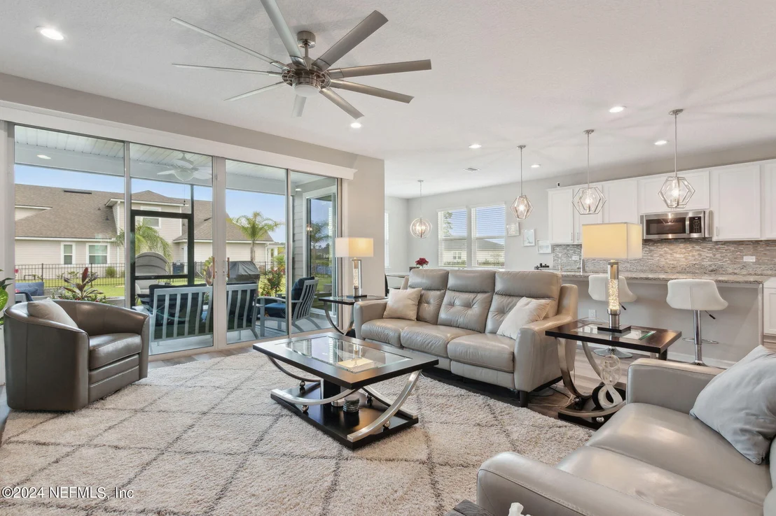 Photo of 85475 FALL RIVER Parkway