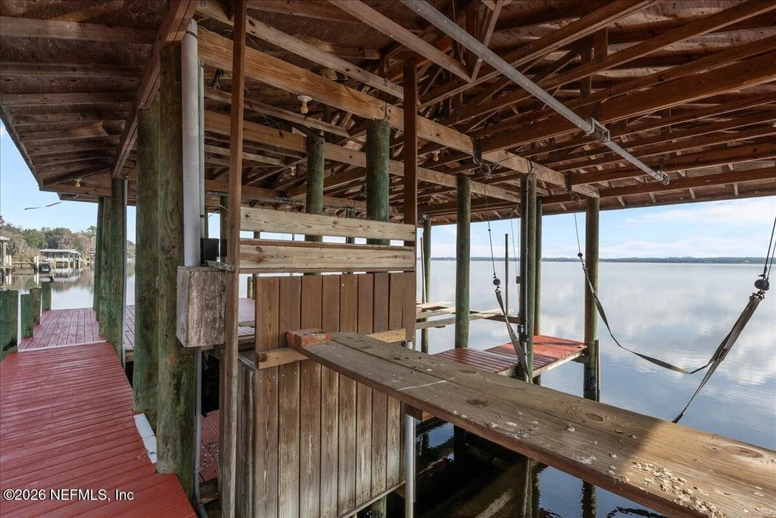 Photo of 533 W RIVER Road