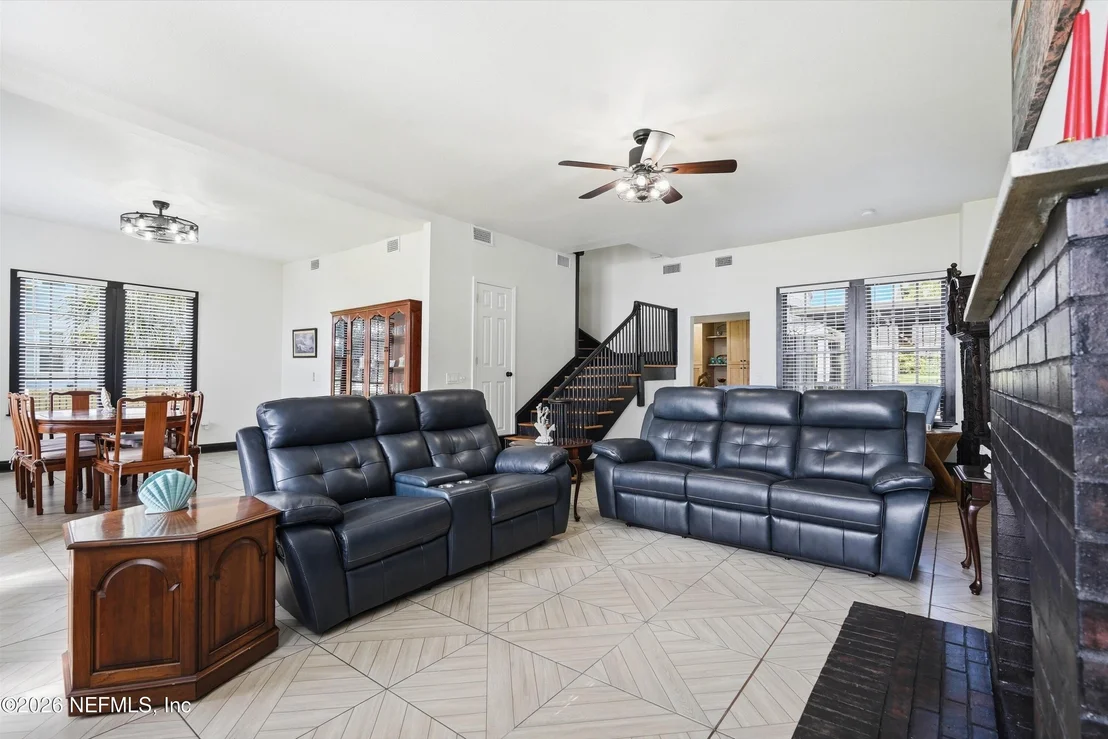 Photo of 1434 RIVER Road