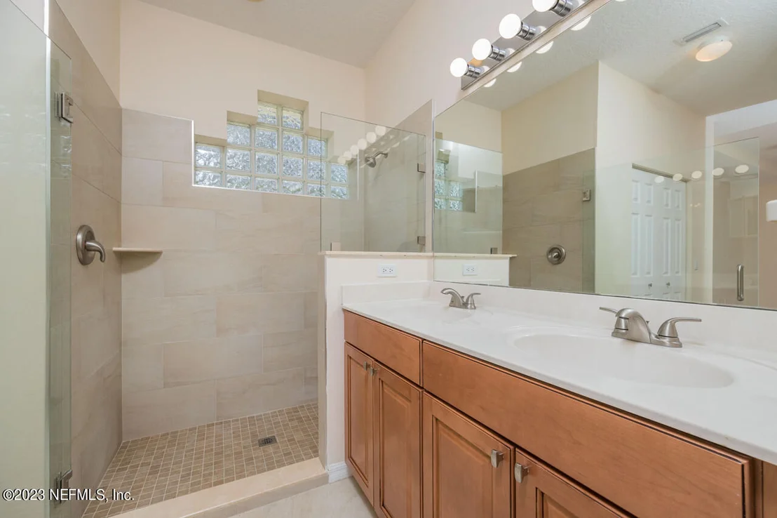 Photo of 601 KNOLLWOOD Lane