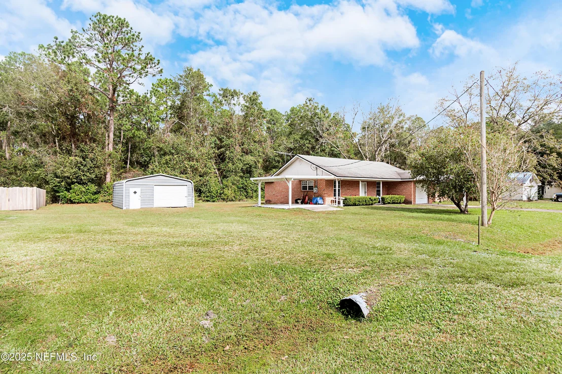 Photo of 231 3RD (INCLUDES ADJACENT LOT) Street W