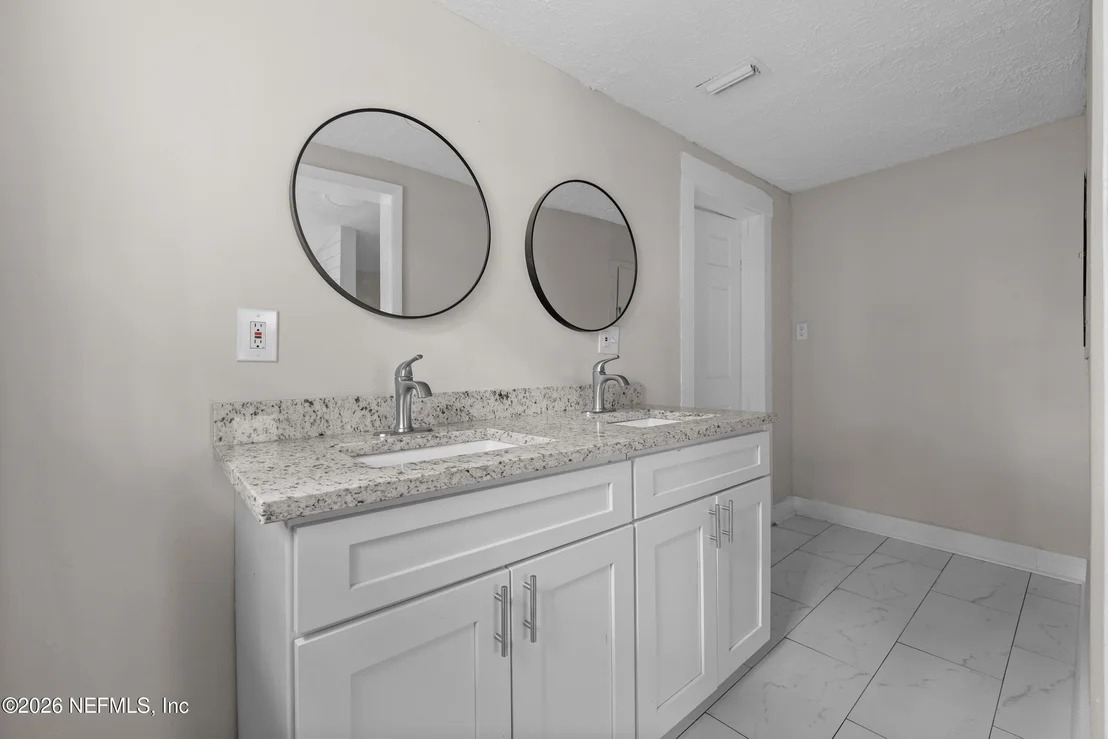 Photo of 4003 WALNUT Street