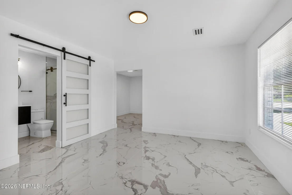 Photo of 1407 GRANDVIEW Drive