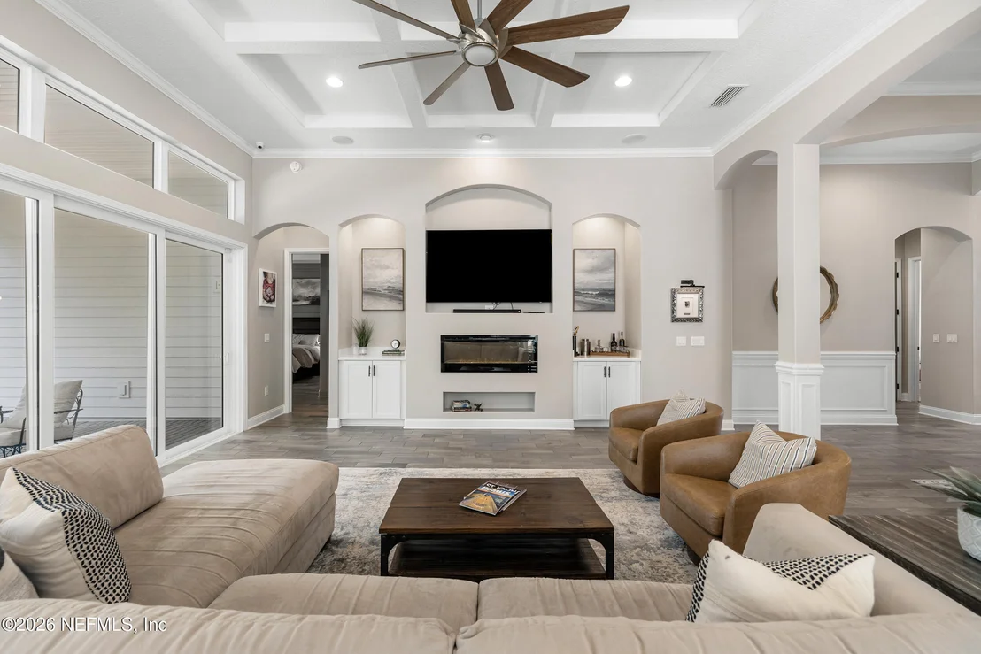 Photo of 447 GLENNEYRE Circle