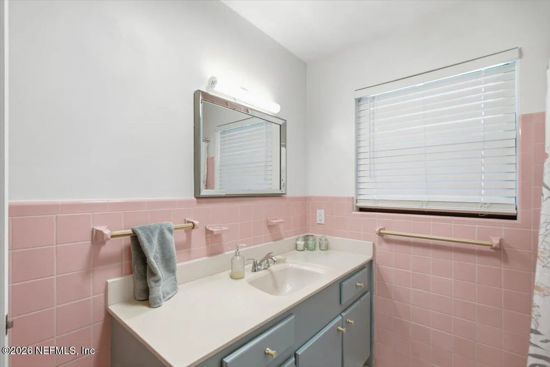 Photo of 1425 OAK HAVEN Road