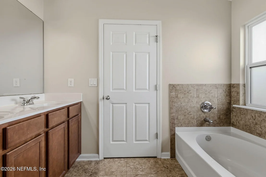 Photo of 880 CLAY Street