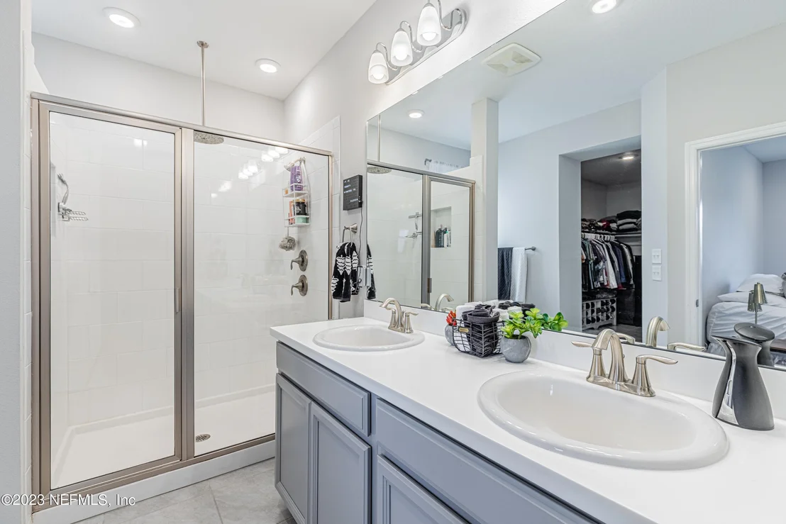 Photo of Unit 6 at 12056 BRIDGEHAMPTON Road