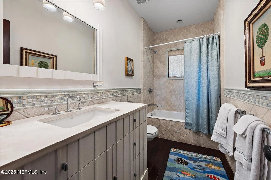 Photo of 1515 BEACH Avenue