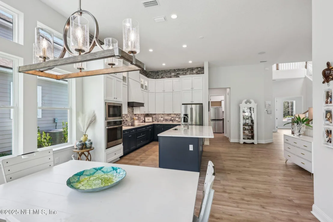 Photo of 716 PALM CREST Drive