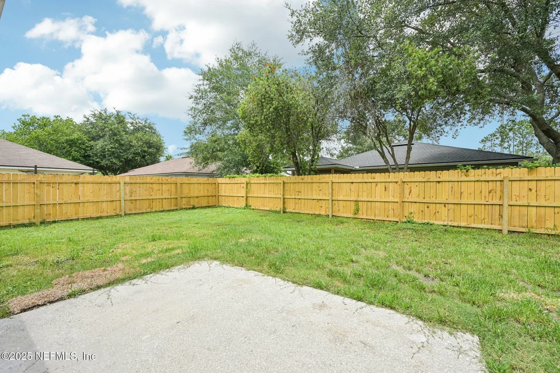 Photo of 8761 REDLEAF Court