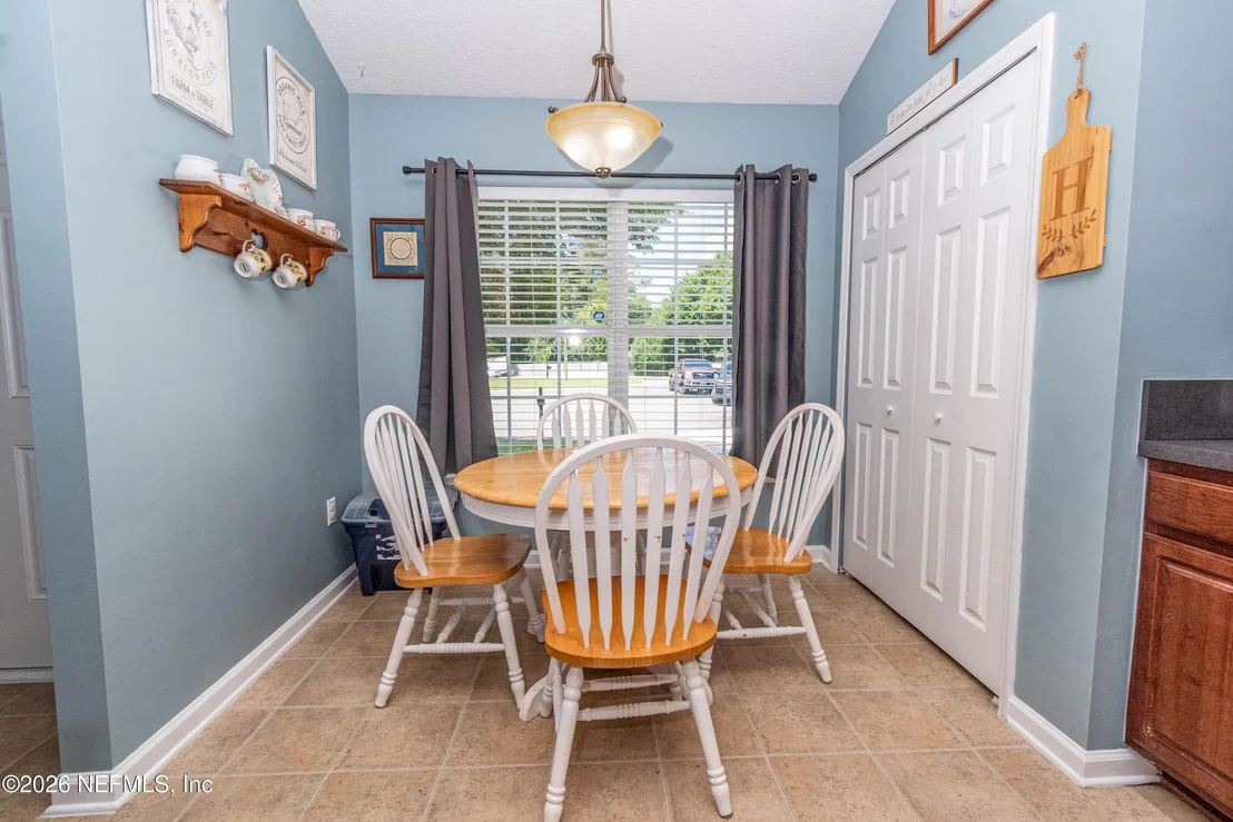 Photo of 431 THOMAS Court