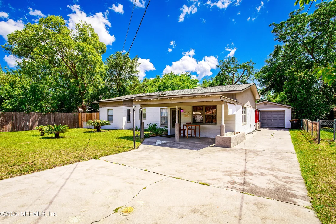 Photo of 5242 HELM Avenue