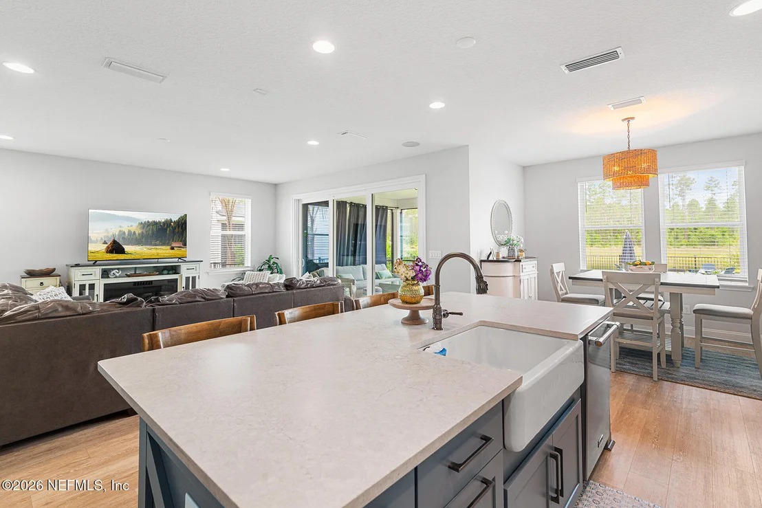 Photo of 428 BLUE HAMPTON Drive