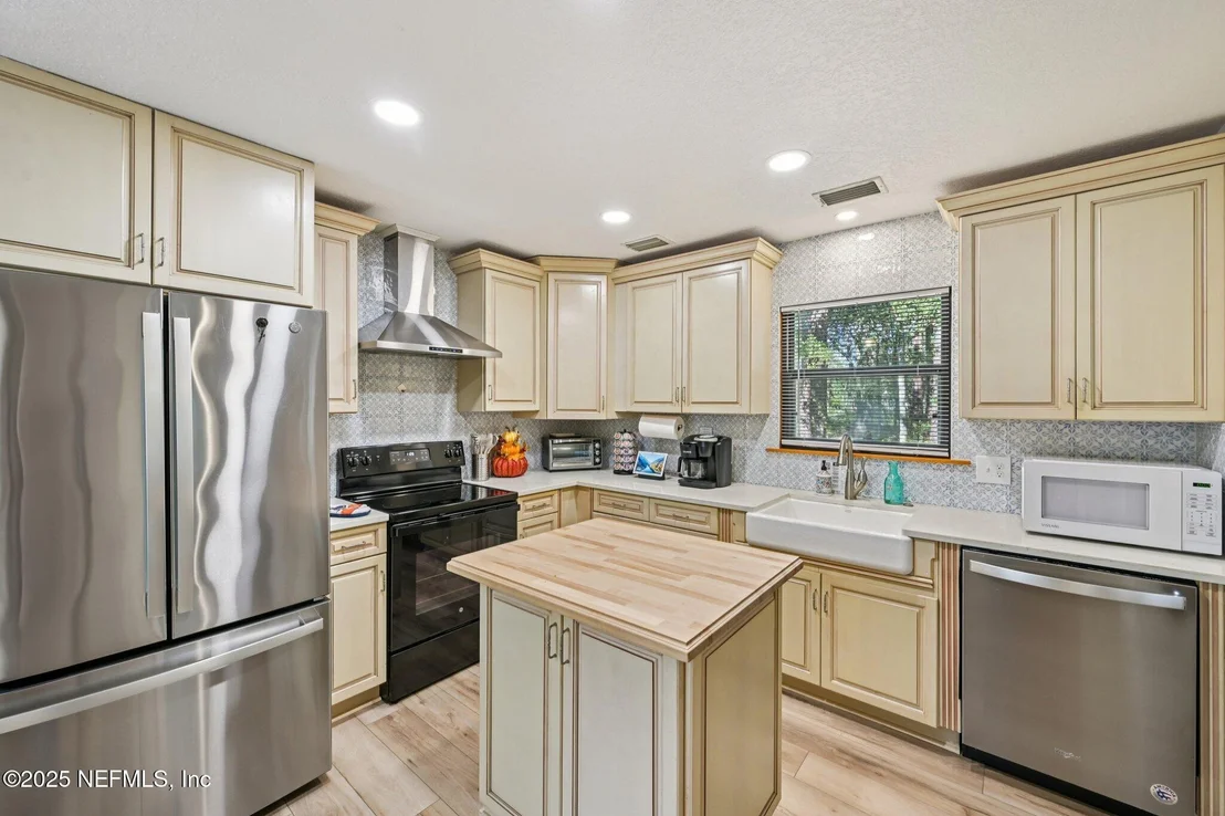 Photo of 1265 WHISPERING PINES Road