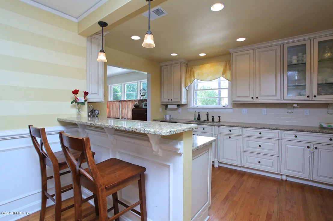 Photo of 1405 Mapleton Road