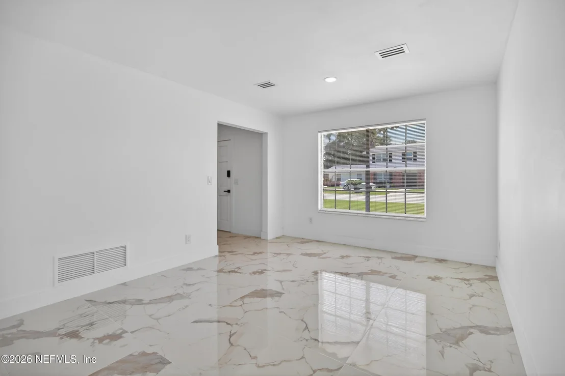 Photo of 1407 GRANDVIEW Drive