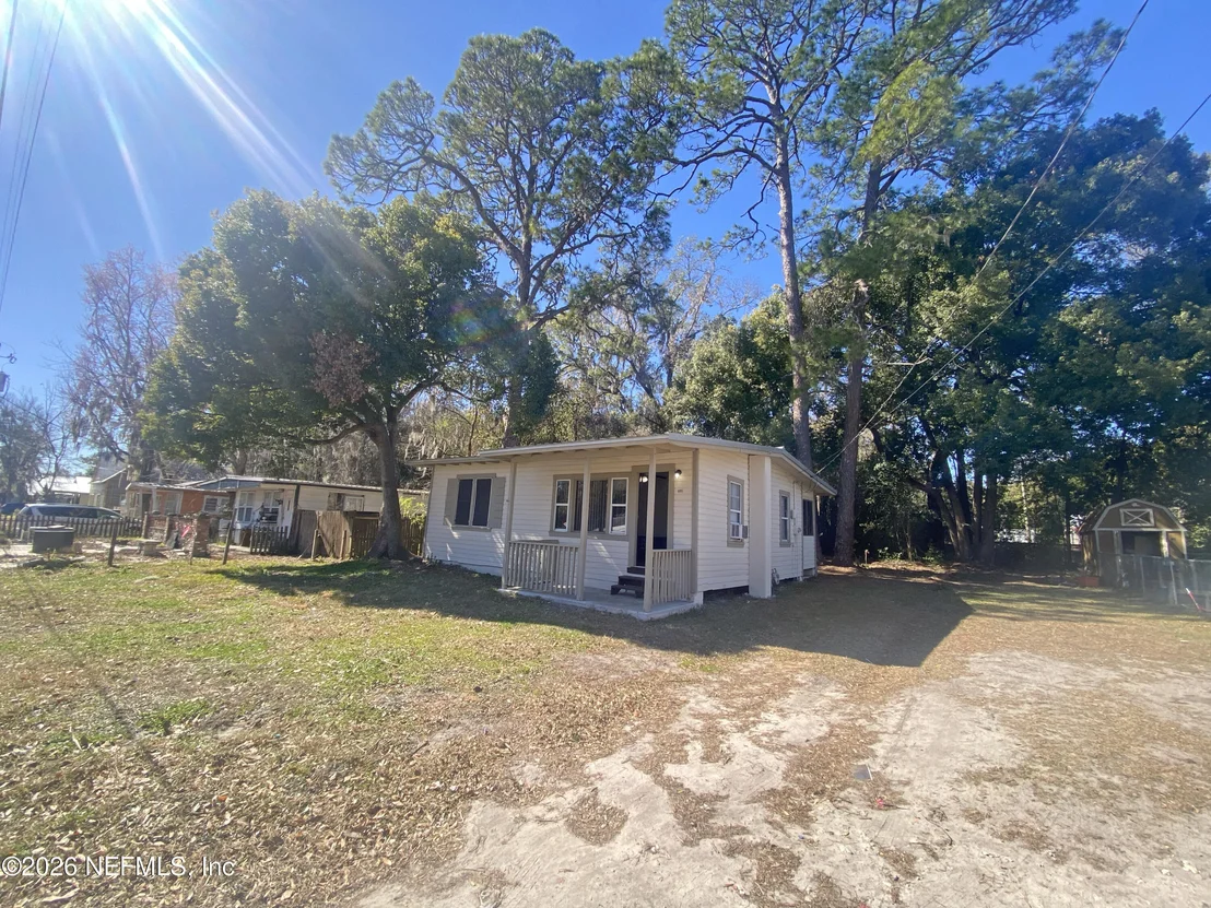 Photo of 401 N CHERRY Street