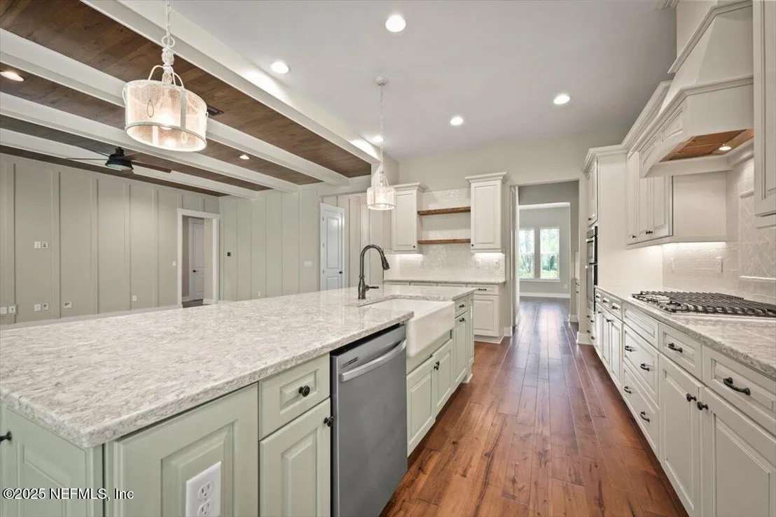 Photo of 305 SEAHILL Drive