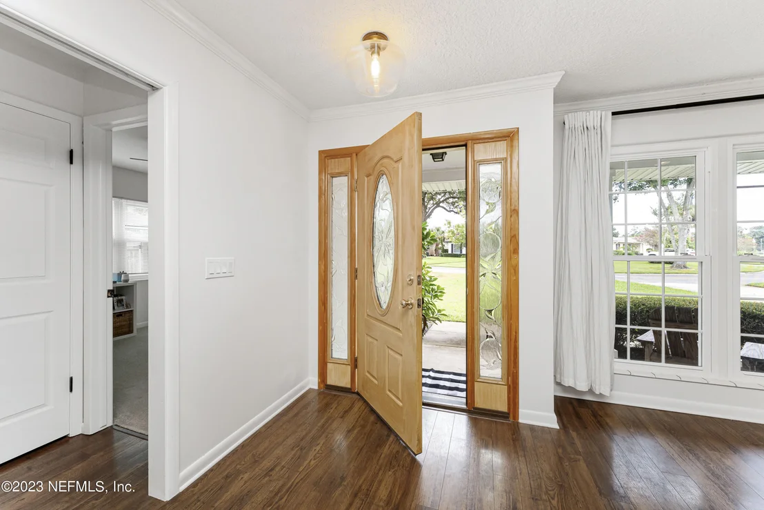 Photo of 35 DOLPHIN Boulevard