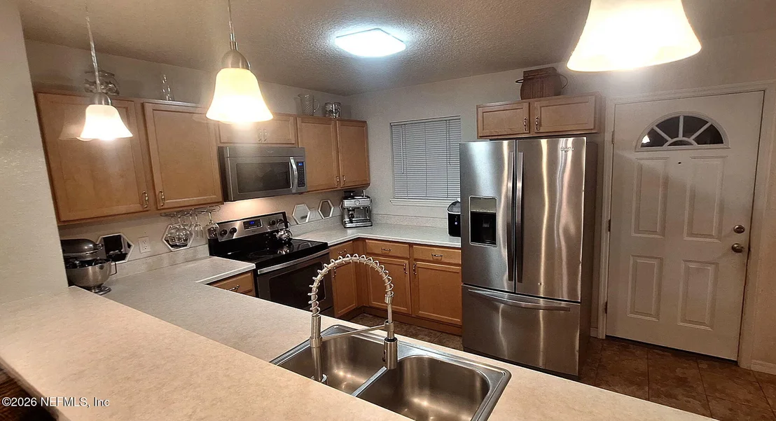 Photo of 937 AVERY Street