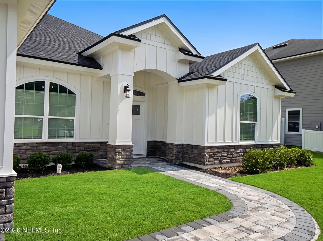 Photo of 424 PAISLEY Place