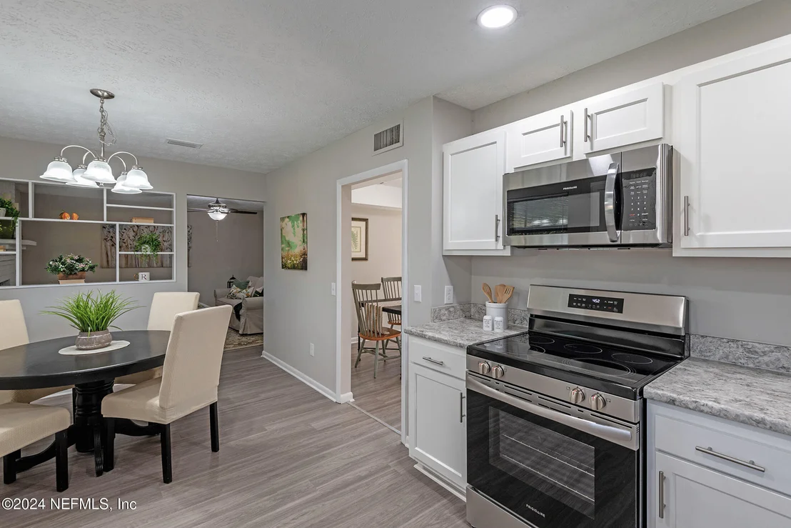 Photo of 7995 SARCEE Trail