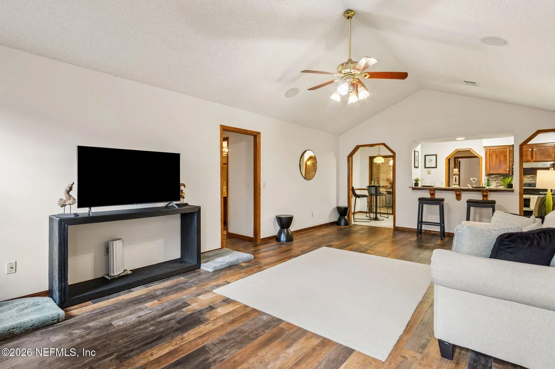 Photo of 794 CAMERON Drive