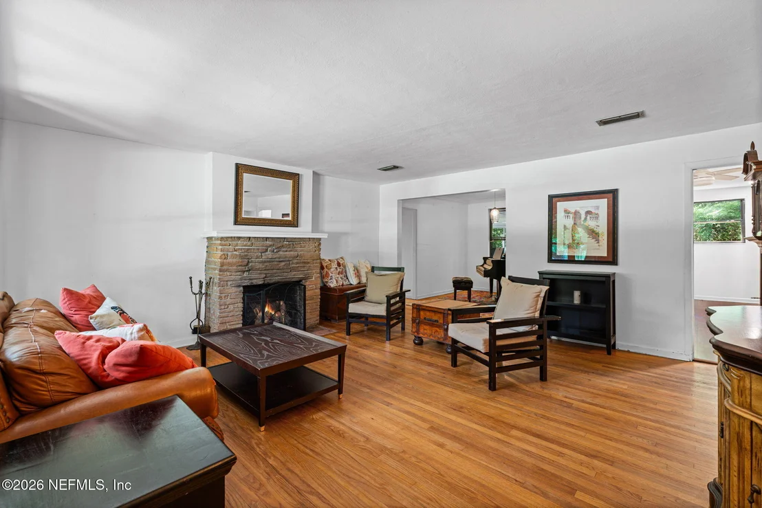 Photo of 1738 CLEMSON Road
