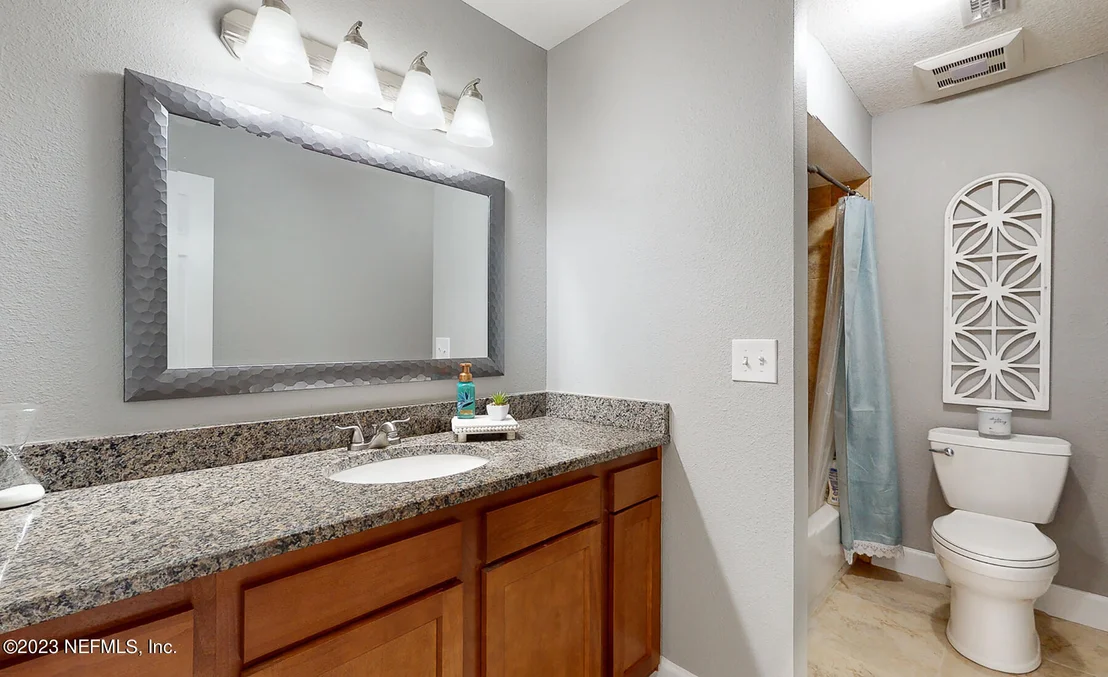 Photo of 1096 MEADOW Drive