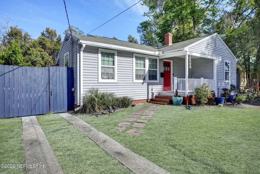 Photo of 1327 MACARTHUR Street